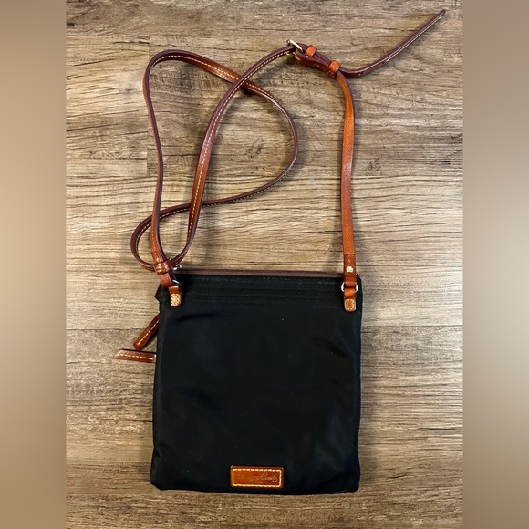 Dooney & Bourke Black Nylon North South Triple Zip Crossbody Bag‎ Leather Strap - Picture 3 of 10